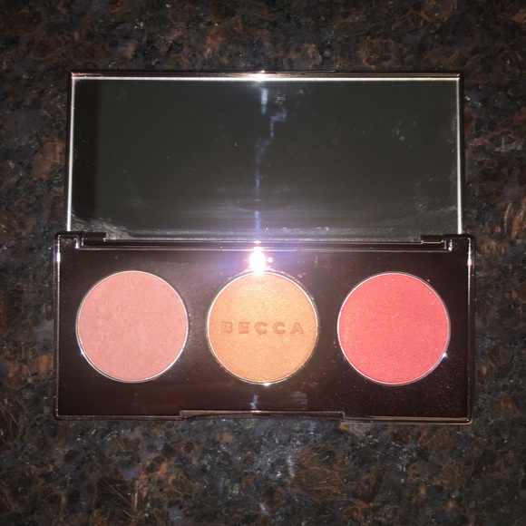 BECCA Other - Becca Brushed with Light blush trio palette
